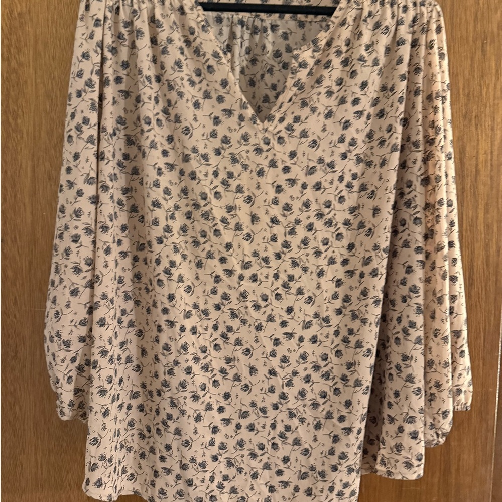 Chic Floral Blouse - Beige